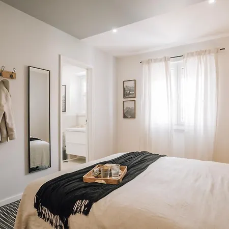 Ainhoa - 2 Bedrooms And Office In Alvalade リスボン