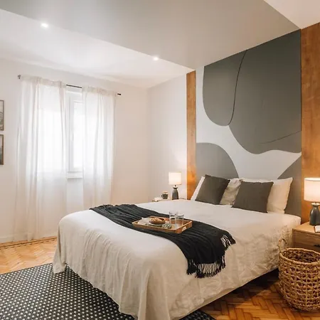 Ainhoa - 2 Bedrooms And Office In Alvalade *