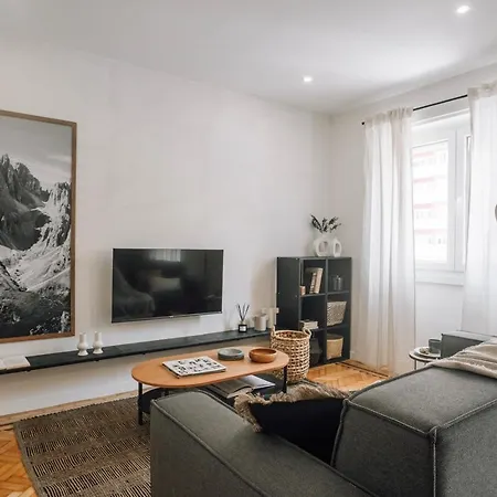 Ainhoa - 2 Bedrooms And Office In Alvalade Apartment Lissabon