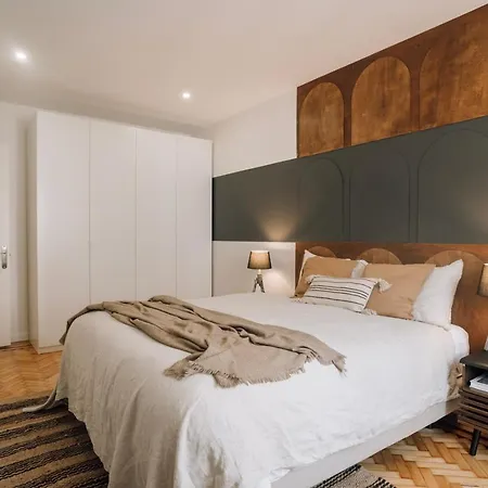 Ainhoa - 2 Bedrooms And Office In Alvalade Lissabon